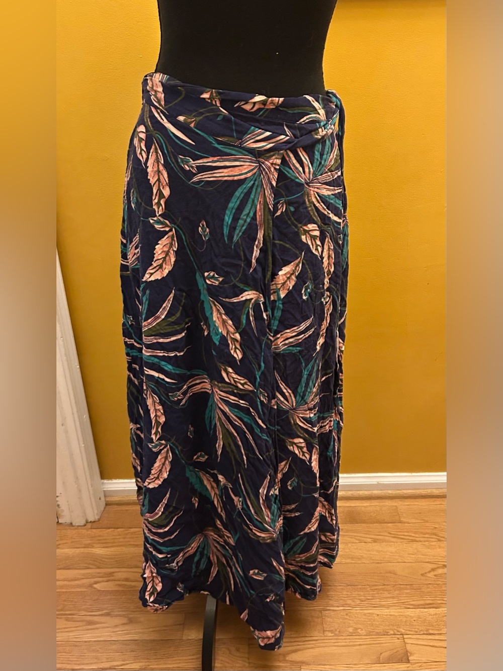 Heritage 1981 (Y2K Forever 21 Brand) Tropical Leaves Navy Linen Feel Wrap Maxi S